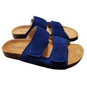 Bio Gold suede Italian made sandals - 7.5.            O